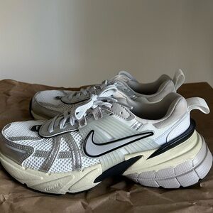 Nike Vomero (Size 6.5 Women’s)